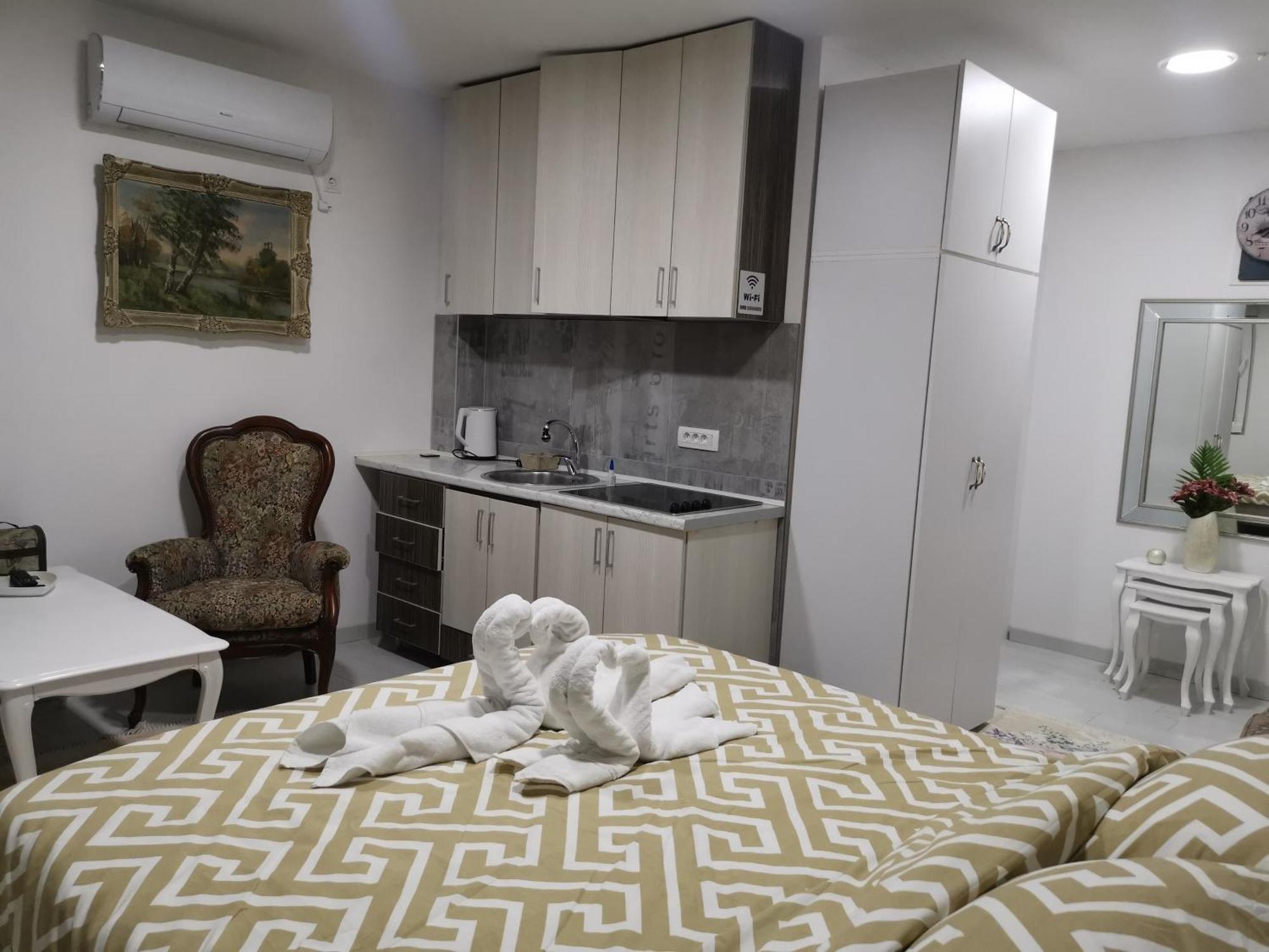 Mitrovici  In Apartments Airport מראה חיצוני תמונה