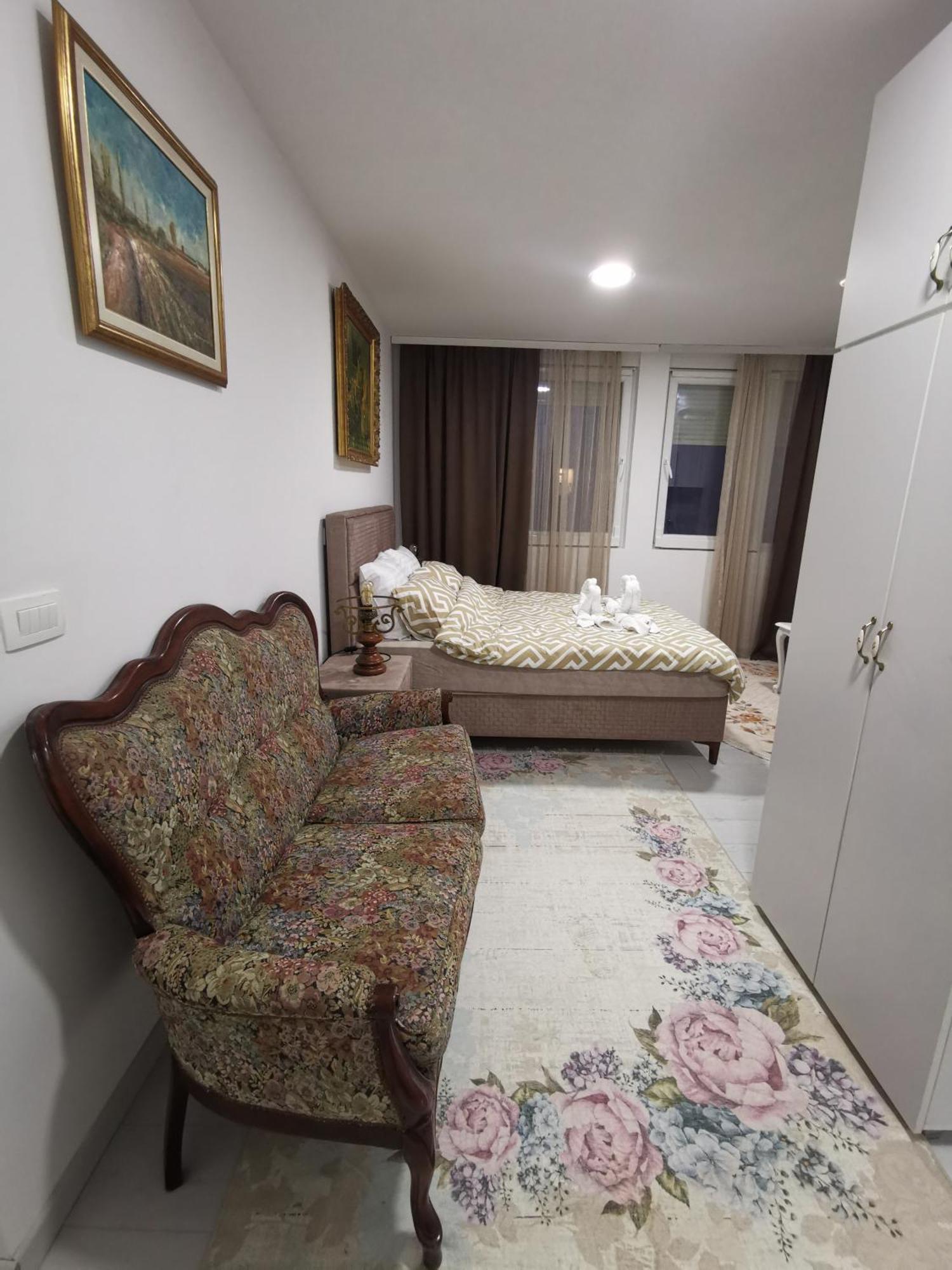 Mitrovici  In Apartments Airport מראה חיצוני תמונה