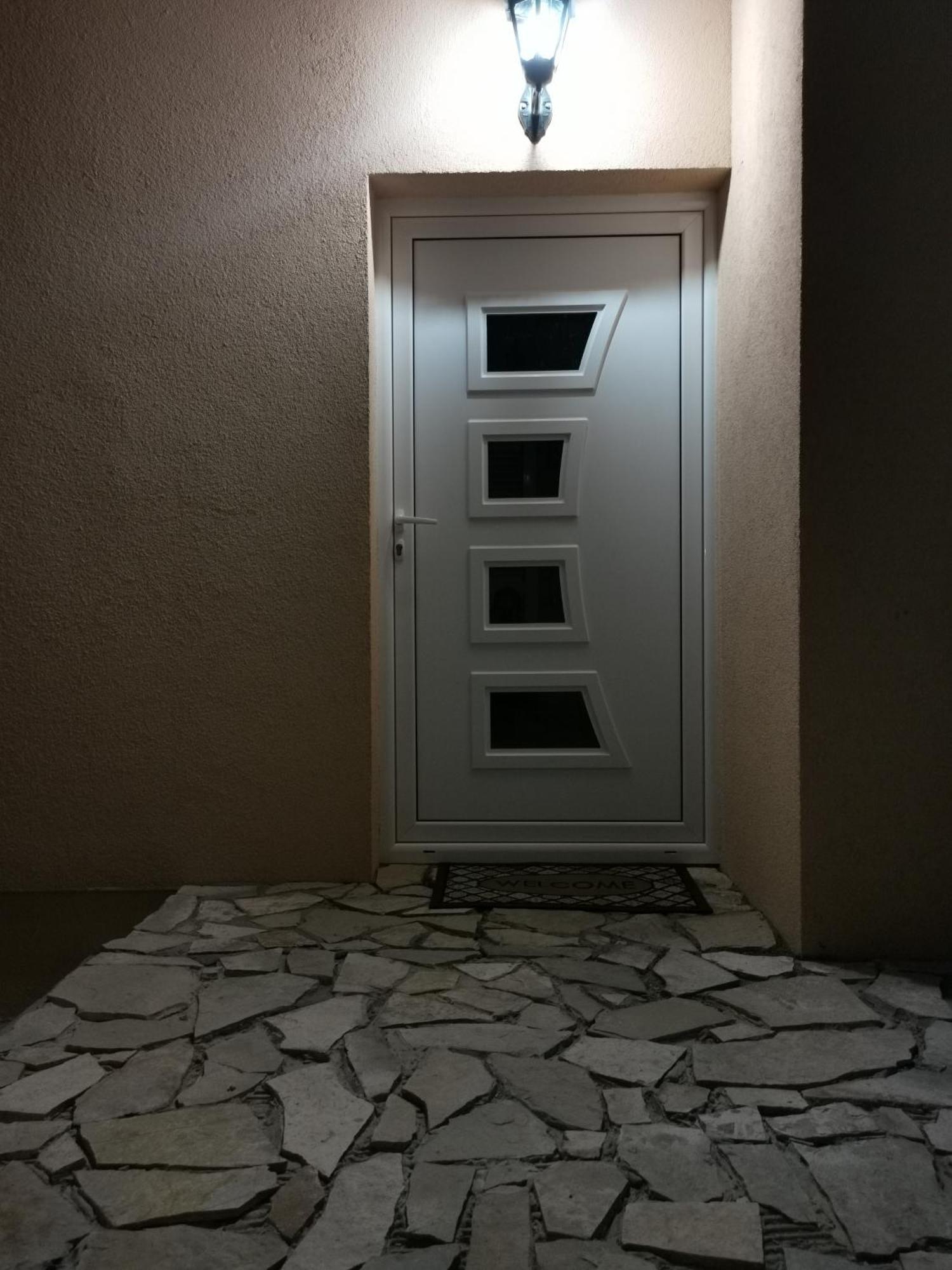 Mitrovici  In Apartments Airport מראה חיצוני תמונה